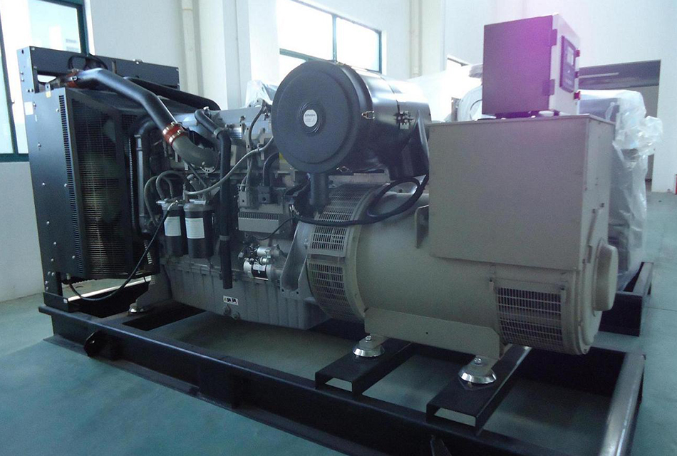 Construction site standby low fuel consumption generator Yuchai 400kW diesel generator set